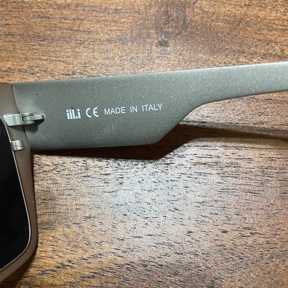 ILL.I By Will. I. Am WA503S04 Square Sungl… - Picture 6 of 16